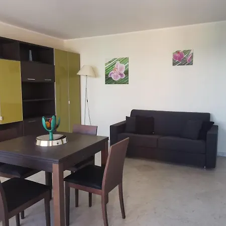 Victoria Bilocale Centro Citta E Vista Mare アパート マントン